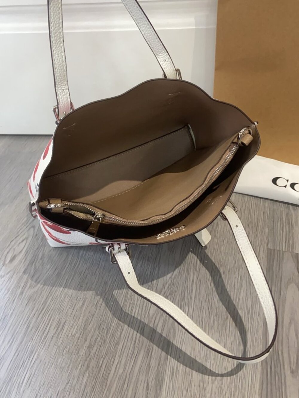 🔥🎁COACH Mollie Tote Bag 25 With Cherry Print（CY695） - Picture 8 of 8